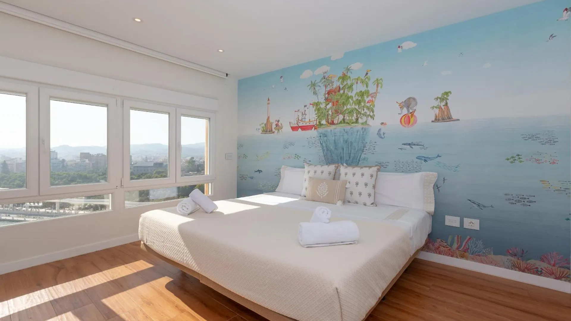 מאלגה Luxury Beach/Port Apartment
