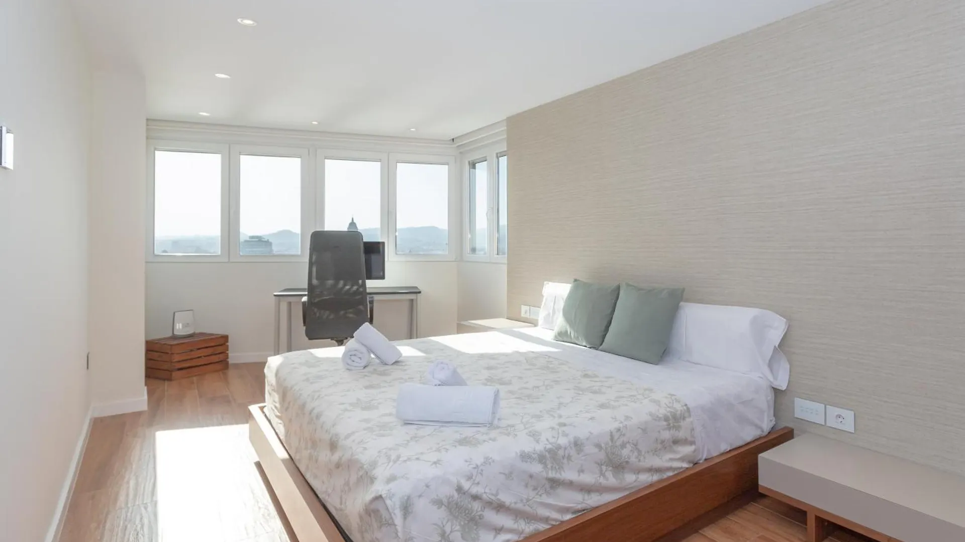 מאלגה Luxury Beach/Port Apartment